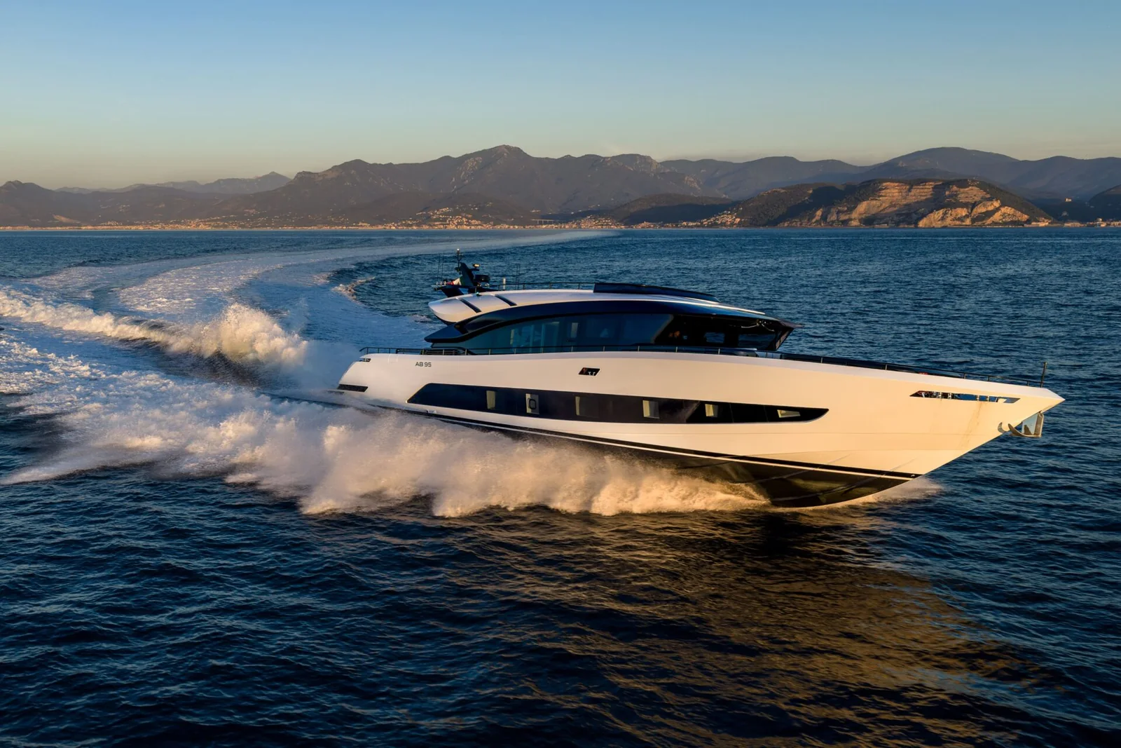 AB Yachts AB 95