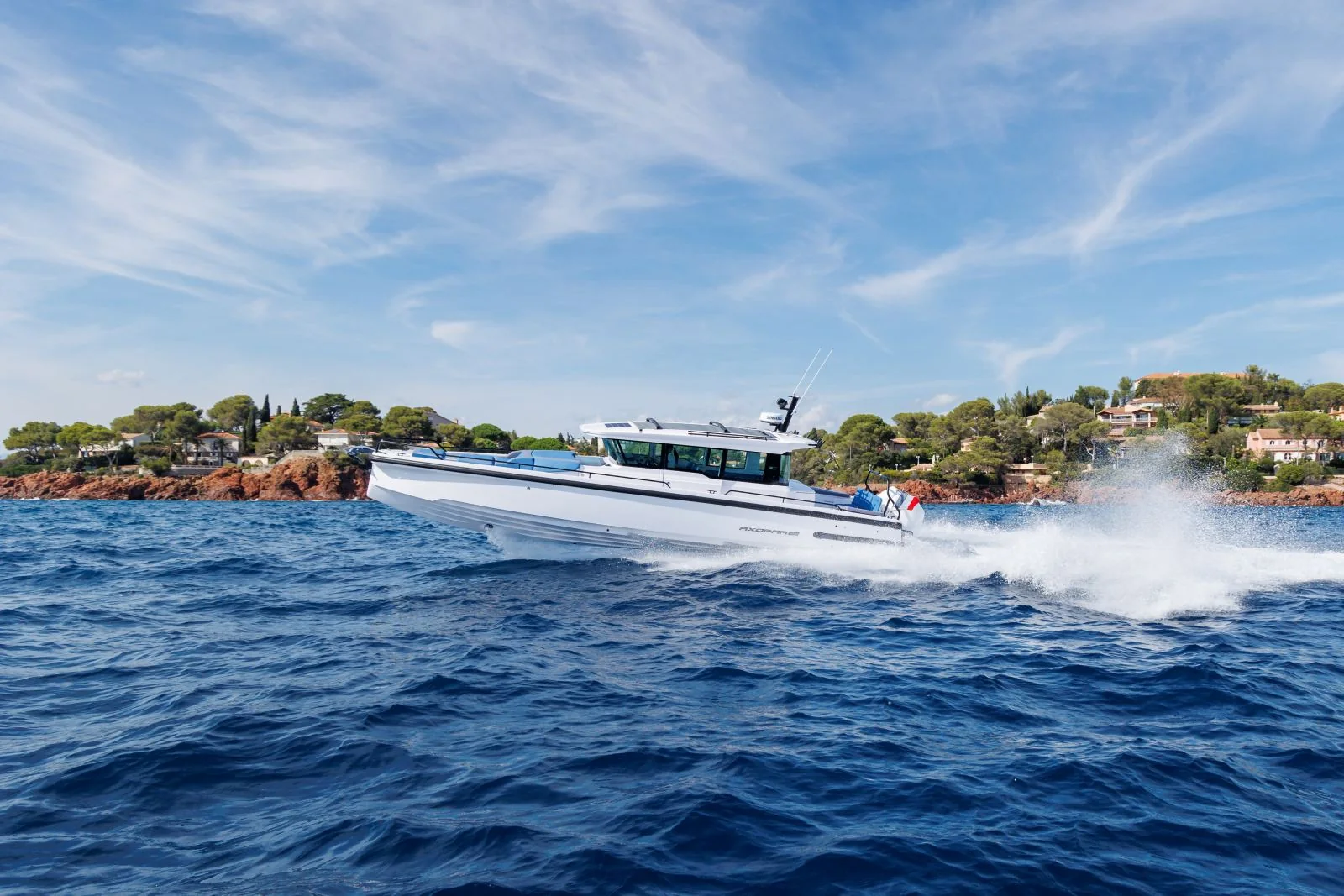 Axopar 37 XC Cross Cabin