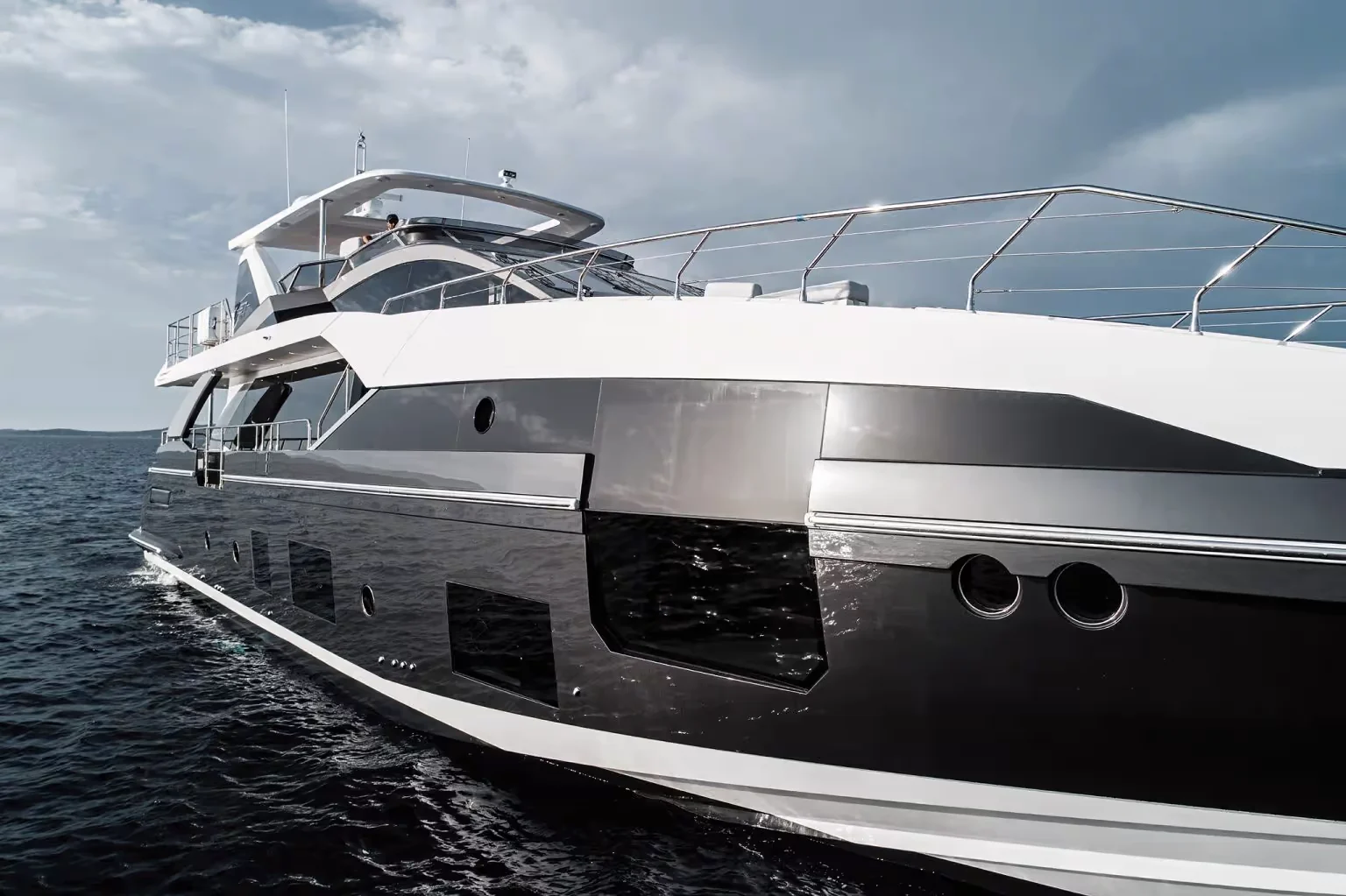 Azimut Grande 27M