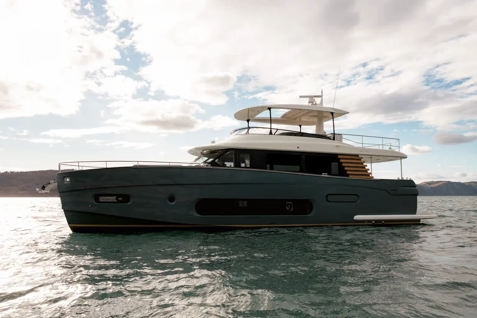 Azimut Magellano 66