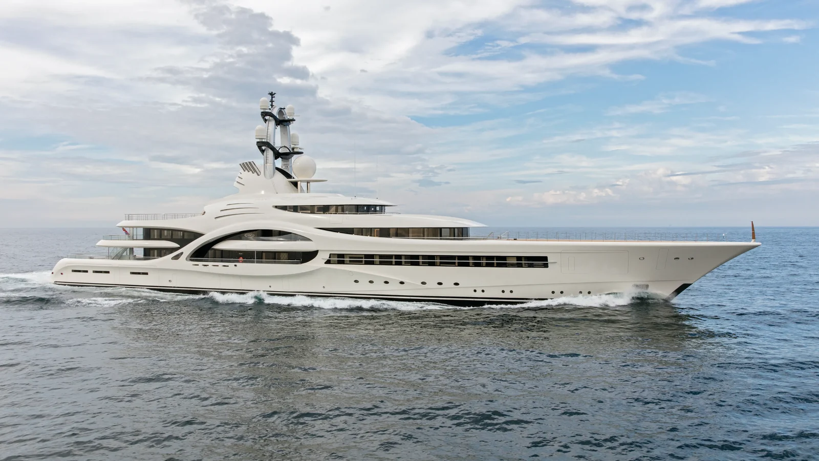 Feadship 110M Anna