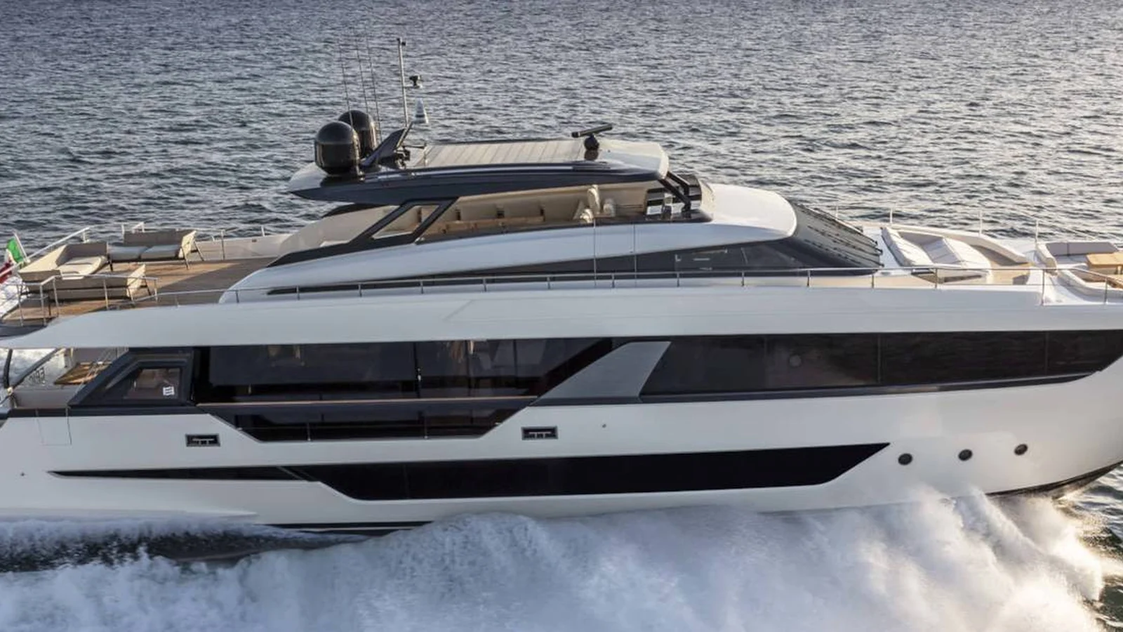 Ferretti 1000
