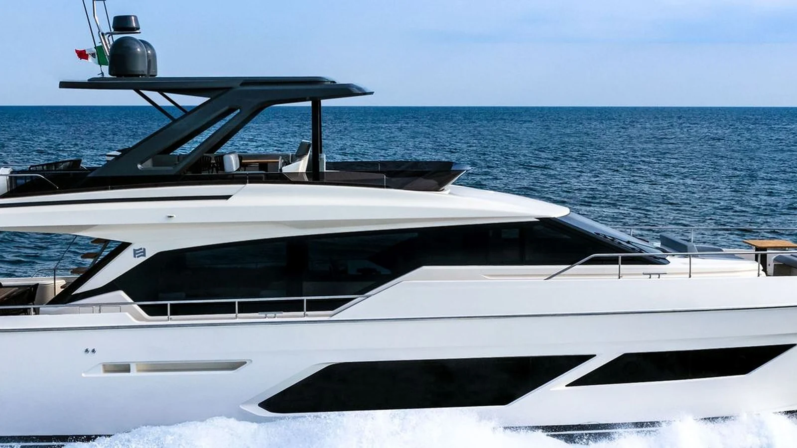 Ferretti 720