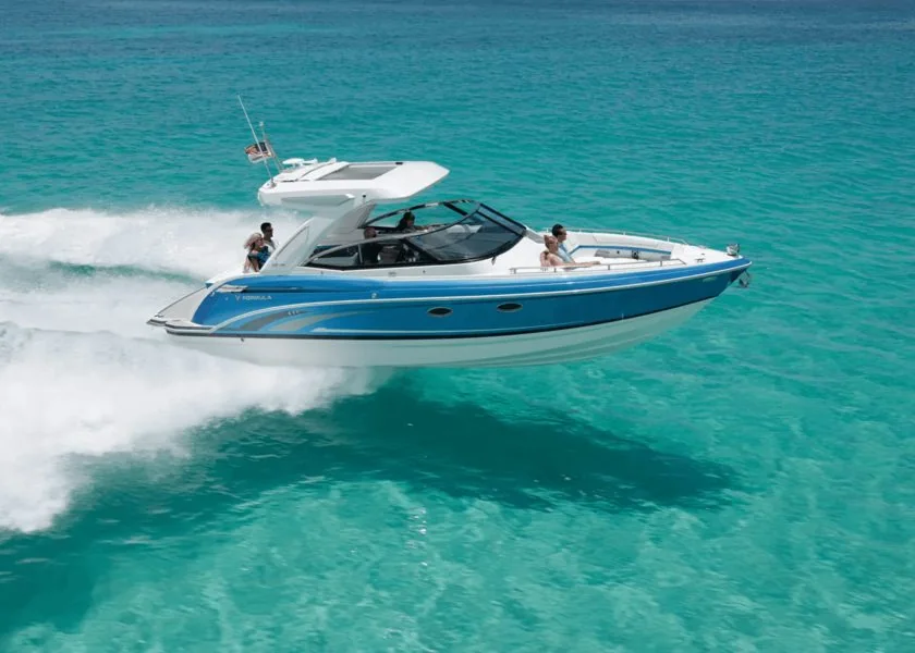 Formula 330 Crossover Bowrider