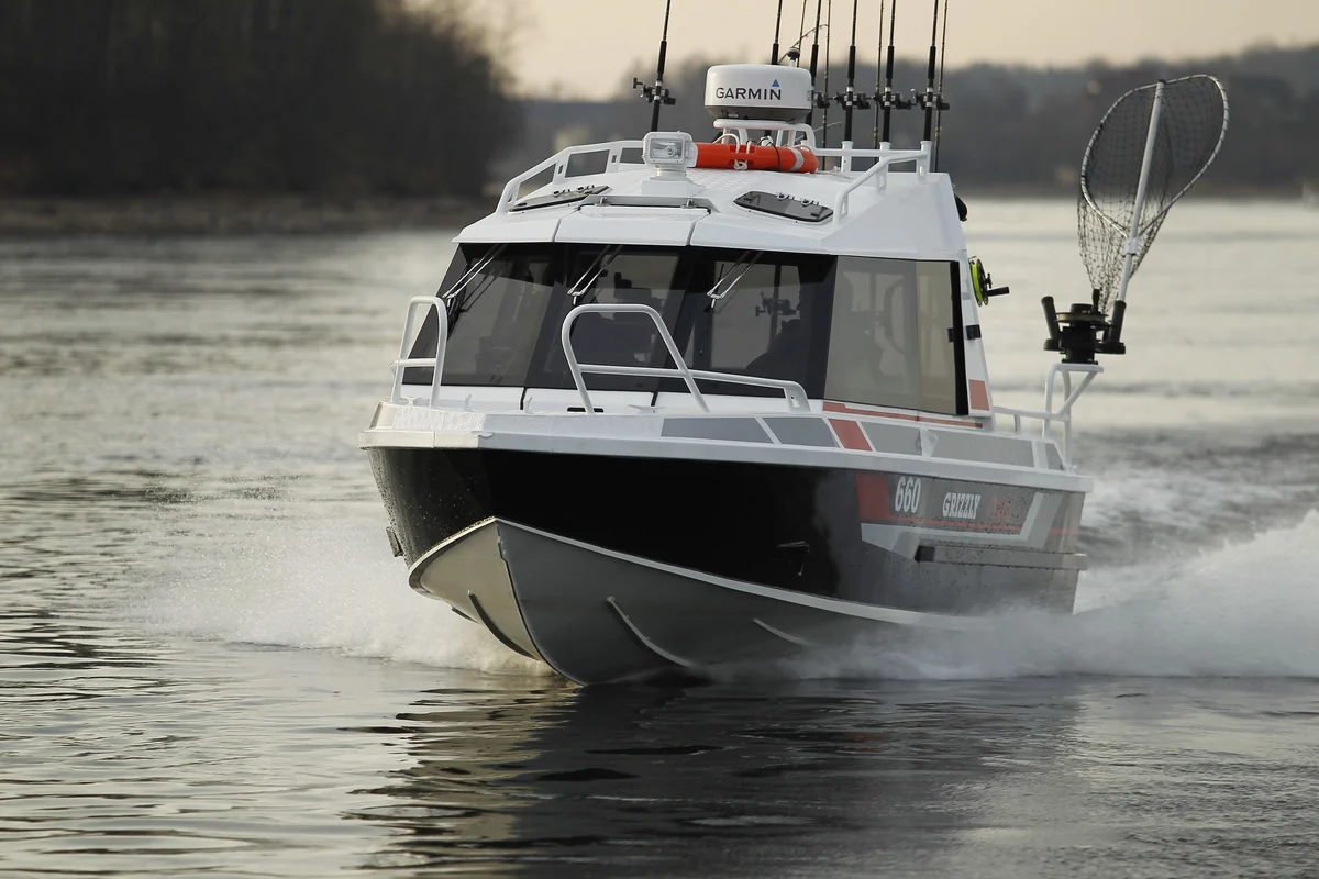 Grizzly PRO 660 CABIN