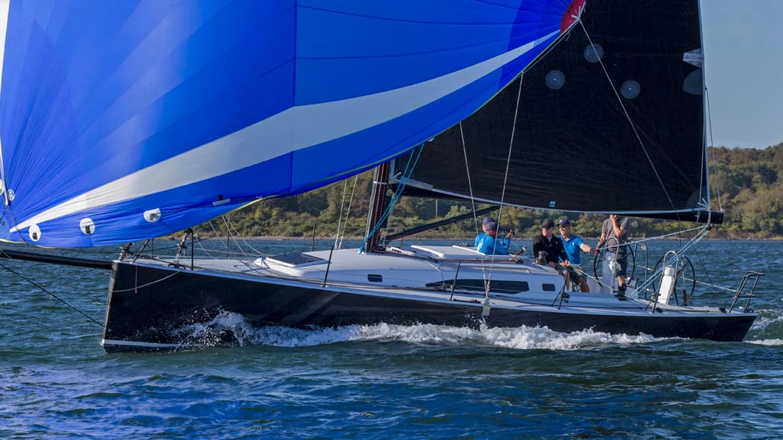 J/Boats J/121