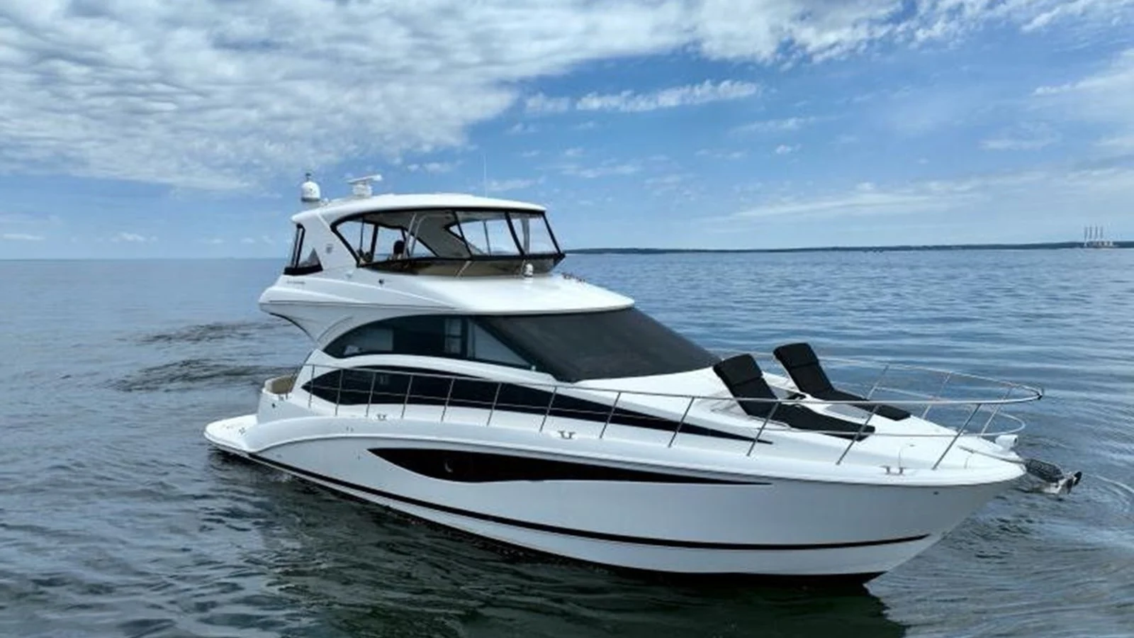 Meridian Yachts 541 Sedan
