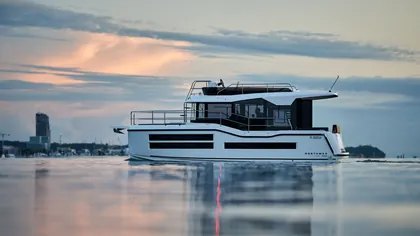 1050 Trawler