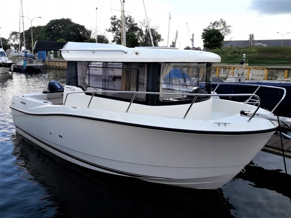 Quicksilver Captur 675 Pilothouse