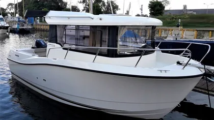 Captur 675 Pilothouse