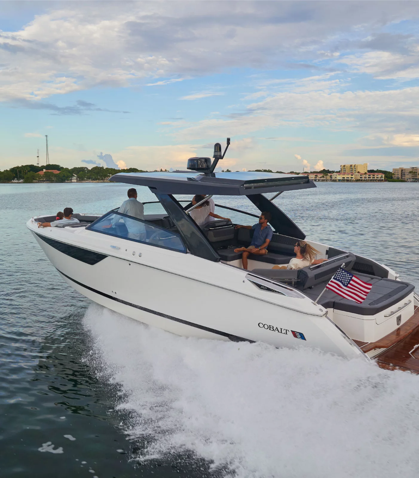 Cobalt Boats R35